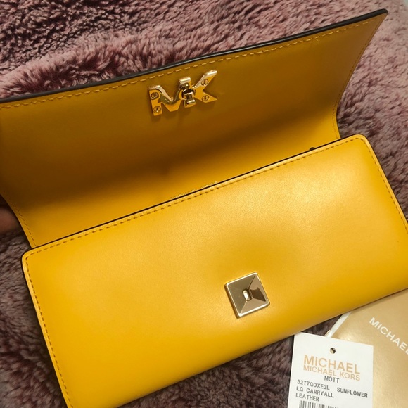 michael kors sunflower wallet